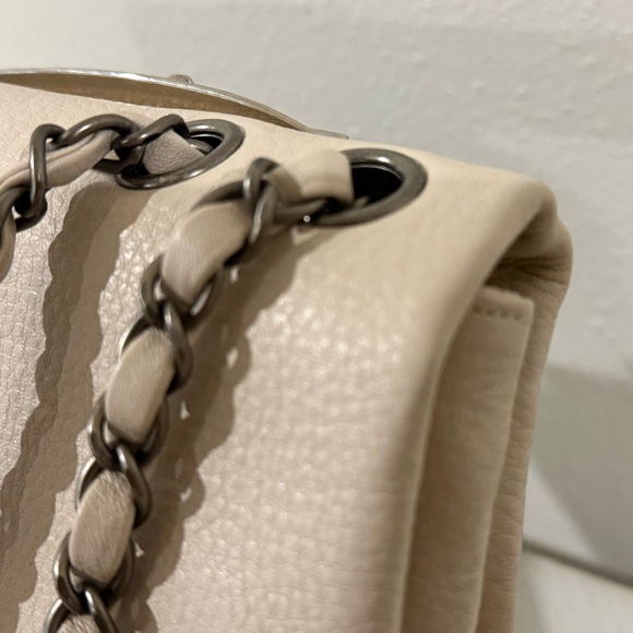 Quilted Cream Shoulder Bag • Pebbled Texture • Gunmetal Chain - Picture 7 of 16